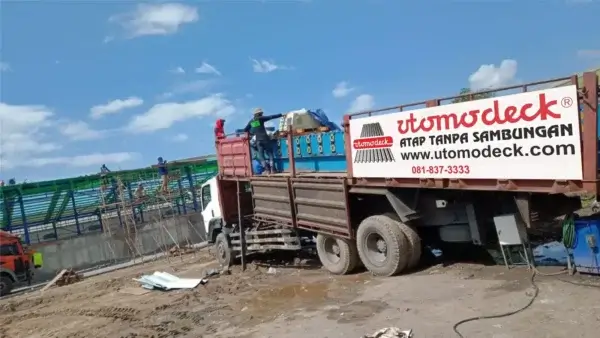 Utomodeck Aplikasikan Layanan Mobile Electricity Pada Proyek Lapangan