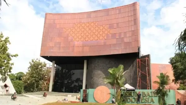 Memperkuat Identitas Bangsa, Gedung Museum Batik Indonesia Dipercantik dengan TECU oleh PT Utomodeck