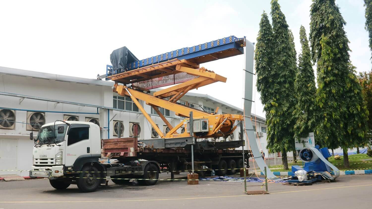 PT Utomodeck Metal Works Mobile System